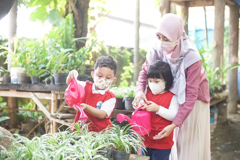 Siswa Sekolah dasar SAIM berkunjung ke perpustakaan