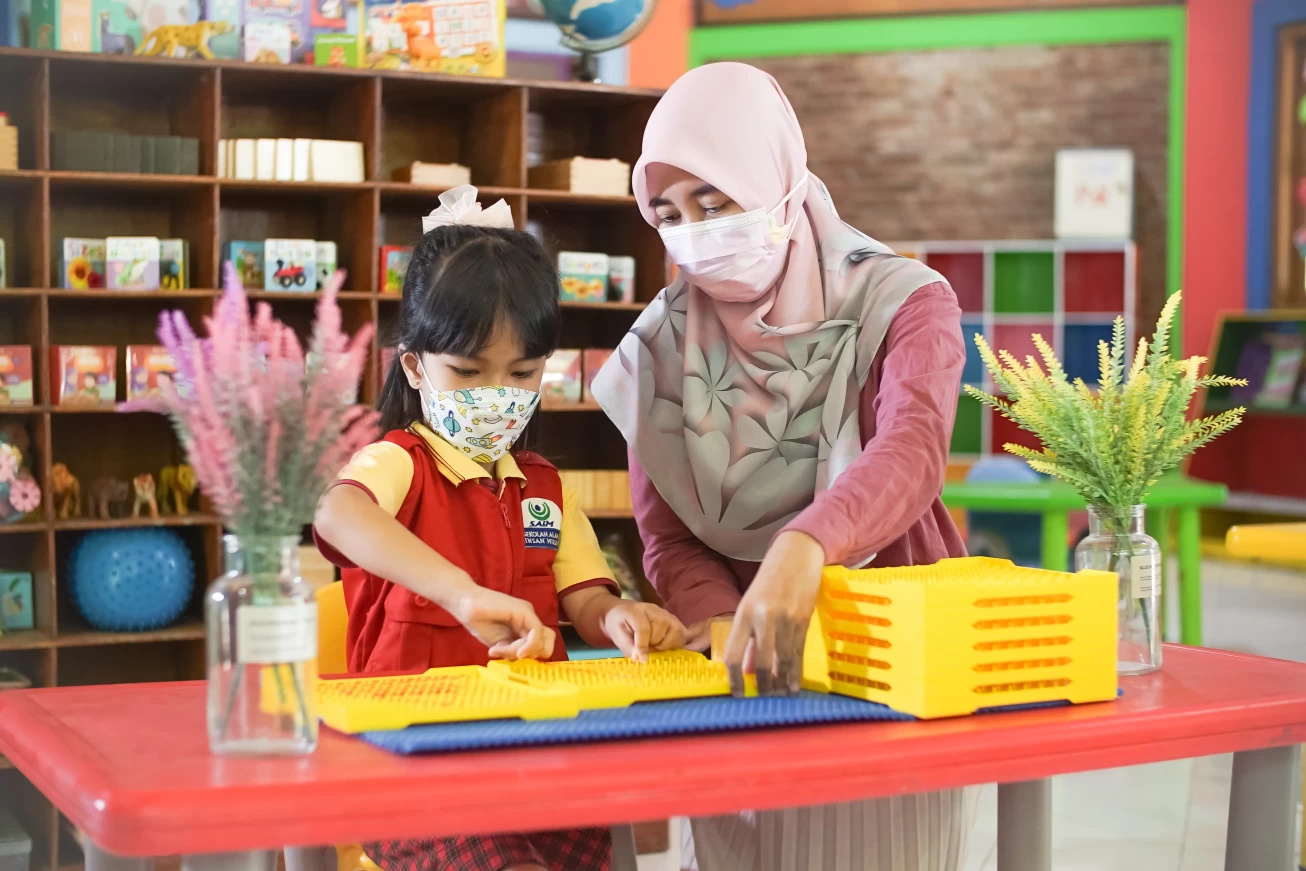 Siswa Sekolah dasar SAIM berkunjung ke perpustakaan