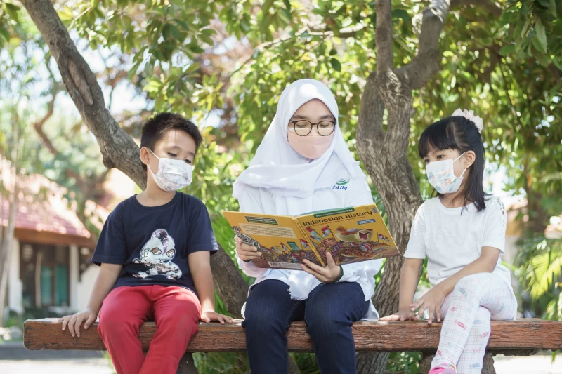 Makan siang bersama siswa PGTK SAIM