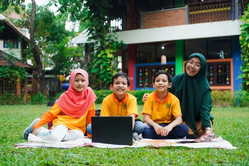 OUTDOOR LEARNING